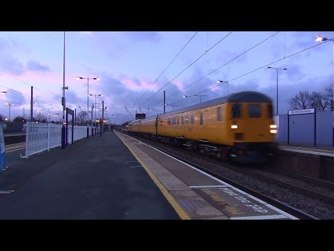 (HD) Network Rail DBSO 9702 + 31233 idle through Mill Hill Broadway on 3Z03 15.2.14