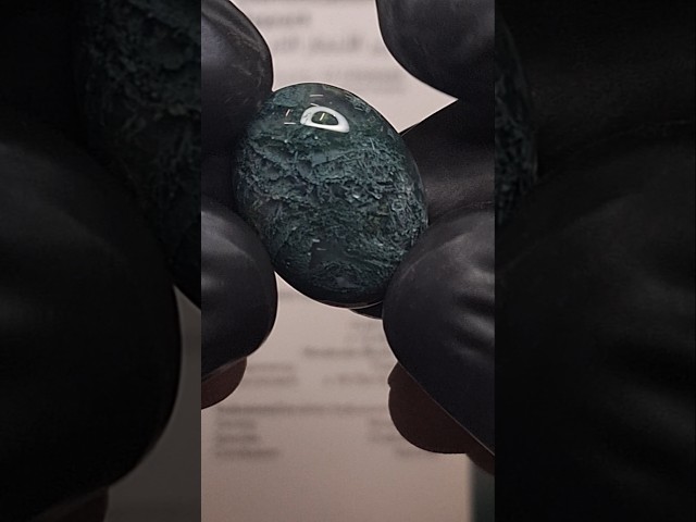 حجر عقيق طحلبي طبيعي مفحوص و موثق بشهادة مختبر