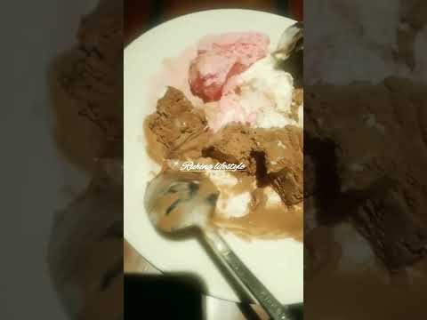Sardi mein ice cream 🍨🍦 khaane ka mazaa he kuch aur hai 🤤😋#youtubshorts#viral#icecreamlover#trending