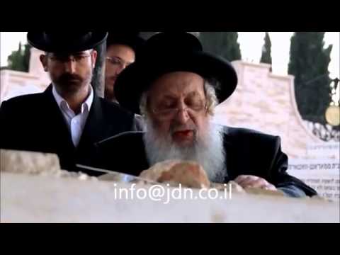 Narol Rebbe Davens @ His Father's Grave On The Yahrtzeit - Tamuz 5773