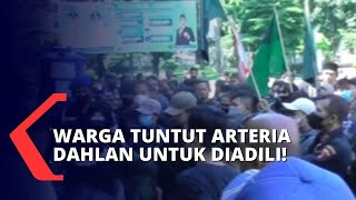 Download lagu Demo Kecam Arteria Dahlan Berujung Ricuh, Kaca Pintu Kantor Bupati Subang Pecah! mp3 Download lagu Demo Kecam Arteria Dahlan Berujung Ricuh, Kaca Pintu Kantor Bupati Subang Pecah! mp3