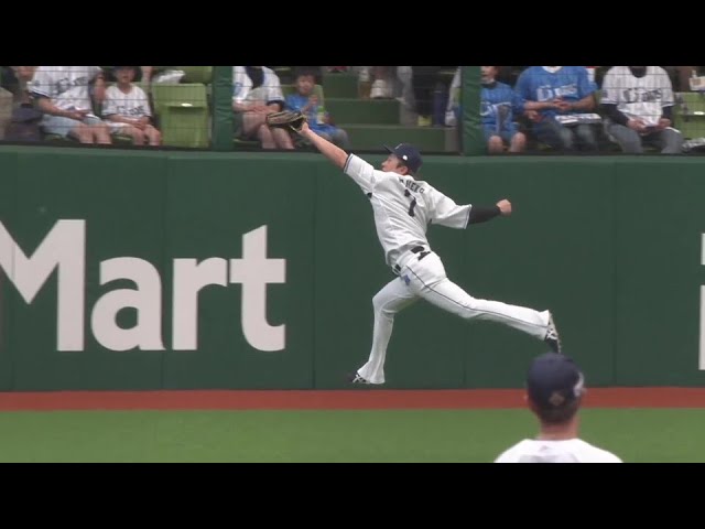 【2回表】ジャンピングキャッチ!! ライオンズ・金子侑司 体を伸ばして痛烈な打球を掴み取る!!  2024年5月5日 埼玉西武ライオンズ 対 福岡ソフトバンクホークス