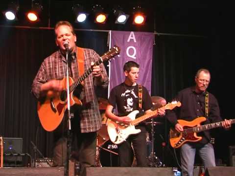 Lody Franzen plays Fogerty (CCR tribute)