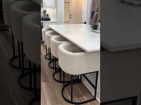New barstools 🫶🏻 I am in love 🥺✨#barstools #home #homedecor #homeinspo #kitchen #homefinds #decor