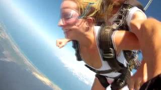 preview picture of video 'Stephanie Newbern at Skydive OBX!'
