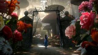 Alice in Wonderland Soundtrack - Little Lady in a Large World