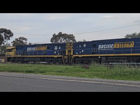 2PM6 (2) PN up "Linfox Express #2" (NR16, NR12), Perth to Melbourne, 1745, 25/9/25, Murtoa VIC 