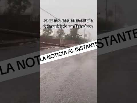 caen 2 postes en el municipio san Francisco tras fuertes vientos