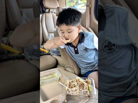 ลืมเอาช้อนมาจะกินข้าวบนรถยังไง