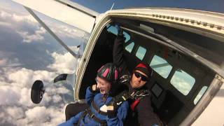 preview picture of video 'Jule Krause Tandem @ Skydive Bad Lippspringe'