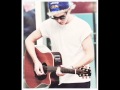 Niall Horan singing "I'm Yours" by Jason Mraz