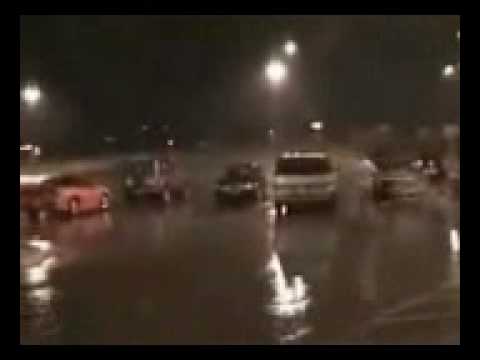 Dummer Typ rennt gegen ein Schild (+crazy Lachen).3gp