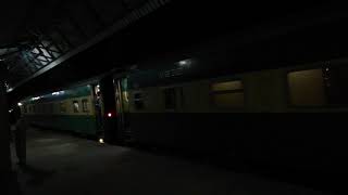 preview picture of video '16 DN Karachi Express Departing Bahawalpur'