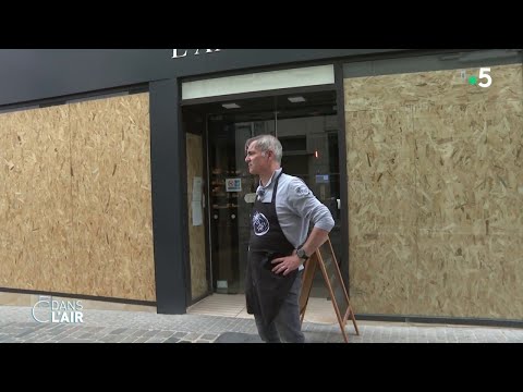 Les commerçants sous le choc après les violences urbaines - Reportage #cdanslair 10.07.2023