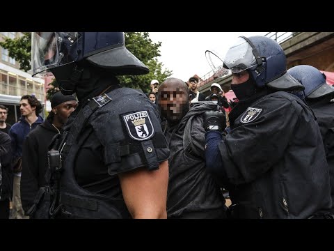 Video Thumbnail: Mediendienst Integration: „Rassismus und Antisemitismus bei der Polizei: Was tun Bund und Länder?“