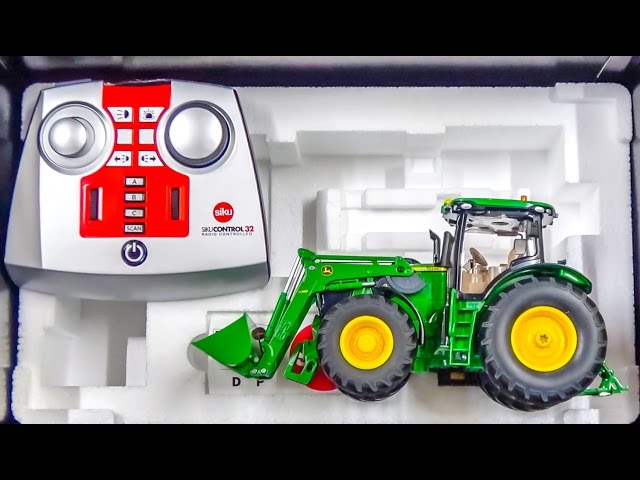 Video teaser voor RC tractor John Deere gets unboxed and dirty for the first time!