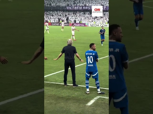 Neymar volta aos gramados após 1 ano afastado | CNN ESPORTES