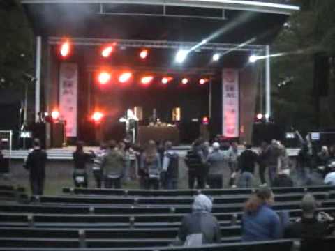 Bass. @ Flinke Pink Festival