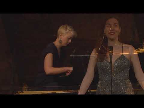 Pēteris Plakidis "Siltā lietū" (Vizma Zvaigzne, Justine Eckhaut)