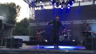 Touch down Oscar and the wolf  coming to Russia