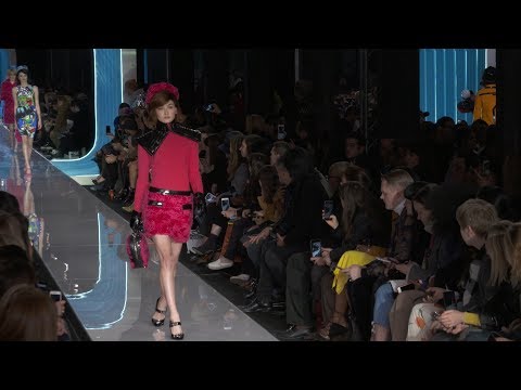 RUNWAY FRENZY Hot Pink