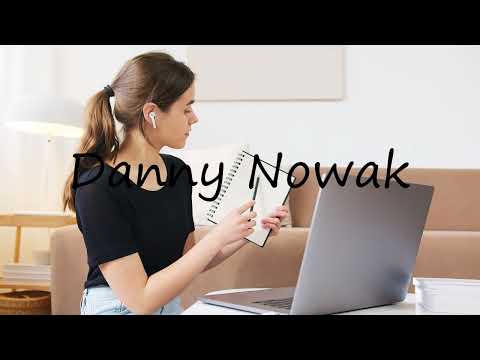How to pronounce Danny Nowak in English?