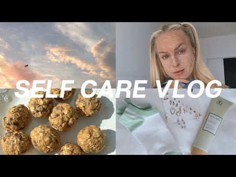 self care vlog: face mask, decorating for fall, and making protein balls
