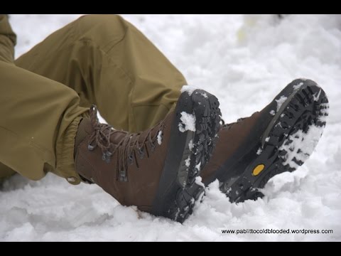 Tреккинговые ботинки Alverstone GTX от «Hanwag» на пользователе.