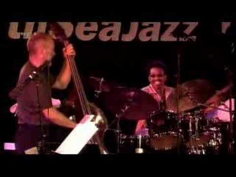 Billy Kilson solo (DaveHolland BigBand NSJ2003 - Free 4 all)