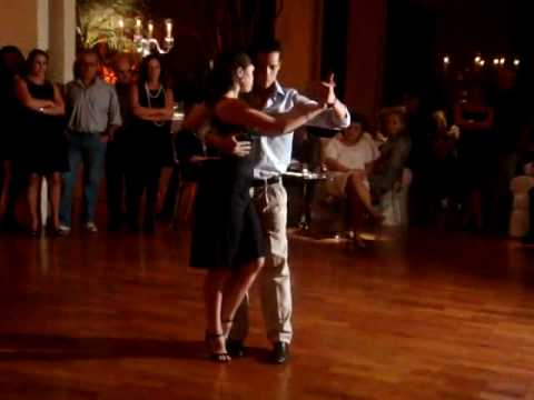  Kleber Queiroz  and  Juliana Maggioli  are  dancing  to  a  tango
