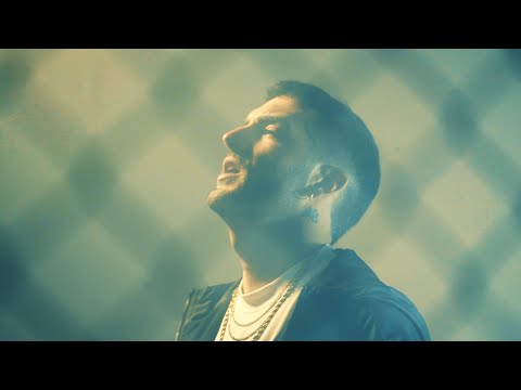 SHÉ - LIBRE (Videoclip Oficial) #TIEMPOVOL3