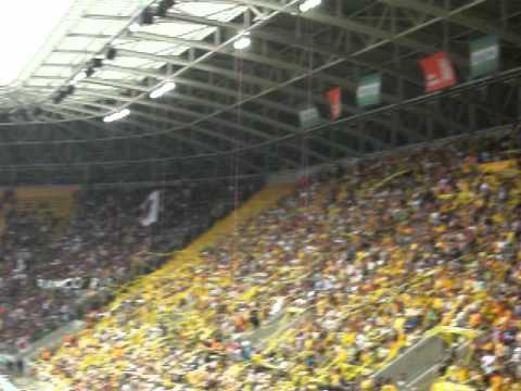 Dynamo Dresden - St.Pauli 29.04.2012 Hymne und Choreo - Anfang des Spieles