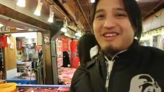 Eating raw living shrimp