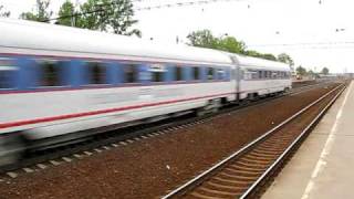 preview picture of video 'Electrict locomotive CHS200 leading consist of Nevsky Express passes Khovrino station, Moscow.'