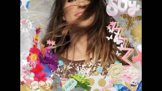 Vámonos De Aki Lyrics English Translation