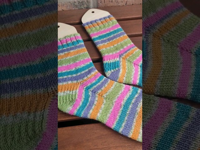 Vídeo relacionado con Crea Con Patrones - Serie Calcetines 1: Calcetines A Punto Swing