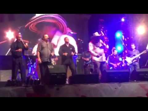 Me Rindo Majestad. Estupenda composición del maestro Adolfo Pacheco Anillo cantándola en su propia