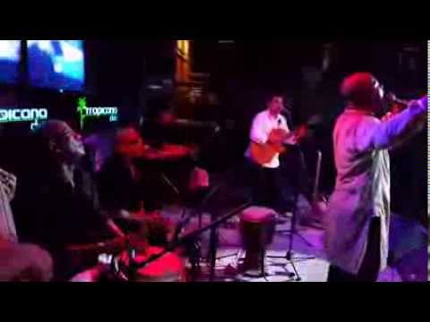 Marco Campos canta "La negrita Sofia"