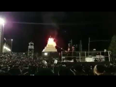 Satmar Rebbe R' Aharon Lighting The Lag Baomer Fire In Kiryas Joel - 5778