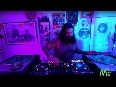 Mixing music and getting ready for West End on Saturday! What do you wanna hear???