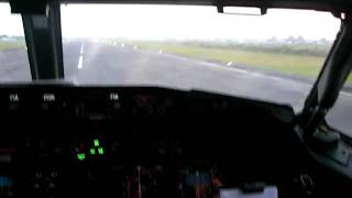 Lion Air 737-900ER landing at Solo
