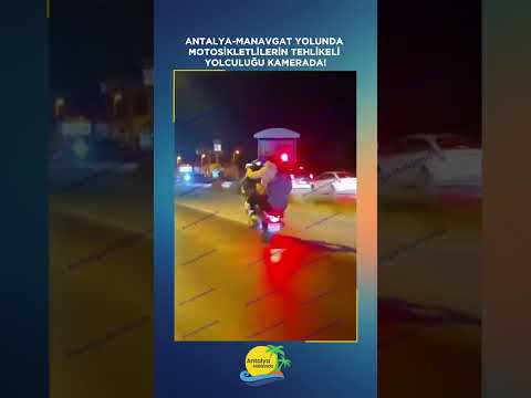 Antalya-Manavgat yolunda motosikletlilerin tehlikeli yolculuğu kamerada!