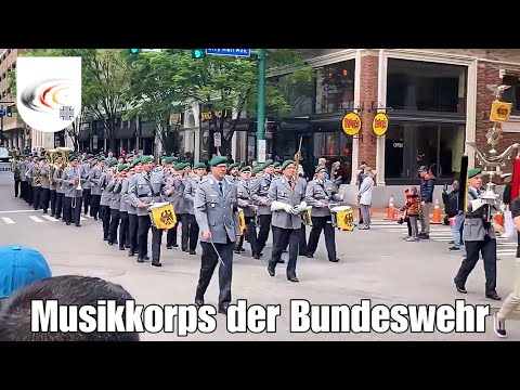 Bundeswehr marschiert durch die Straßen von Norfolk - Musikkorps der Bundeswehr Parade - Marschmusik
