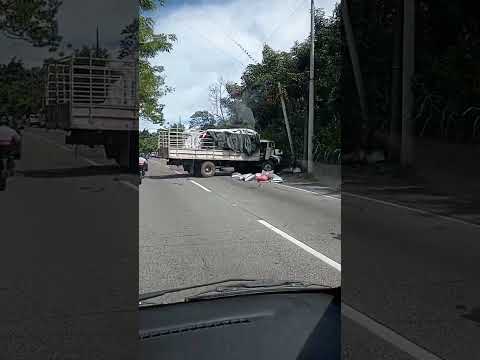 Grave accidente ocurrido hoy cerca del puente de Santo Tomás #elsalvador #sansalvador #crash