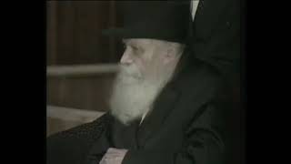 סרטון נדיר של שירת "יחי אדוננו" לרבי שליט"א מלך המשיח • ו' ניסן תשנ"ג