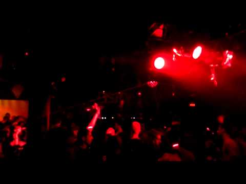 Red Zone 19-11-11:dj Lee Van Dowski plays Rodamaal-Insomnia