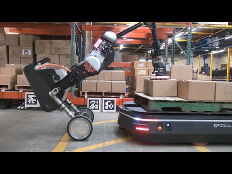 Boston Dynamics' Handle Teams Up With Mobile Robots on Warehouse Logistics