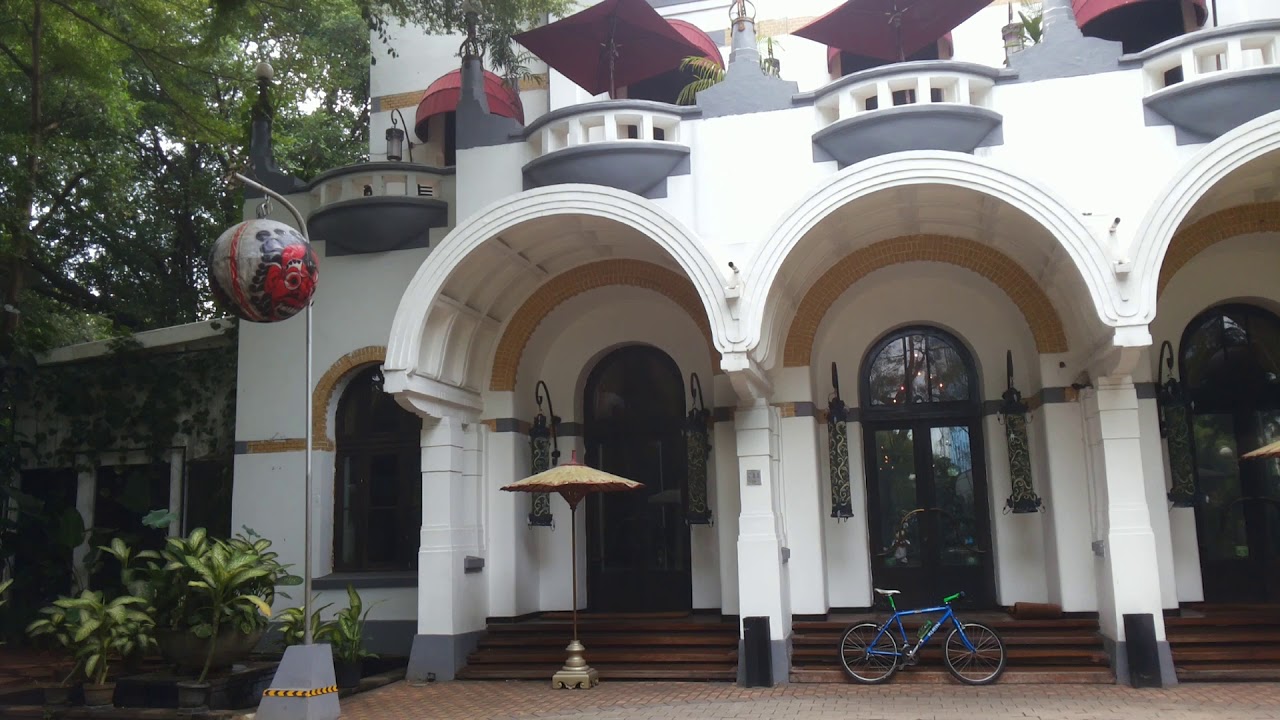 Gedung immigrasi (Resto & Galeri seni Kunstkring)
