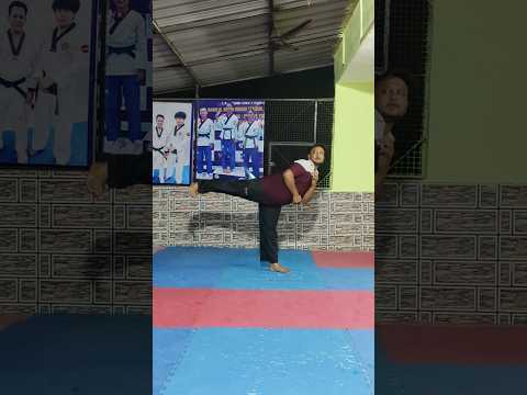 Stop Their Attack: How to Counter with a Low Kick 🥋🔥 #MartialArts #SelfDefense #Taekwondo #Shorts
