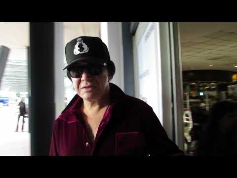 GENE SIMMONS BAND GENE ENVÍA SALUDOS A CHILE 2017